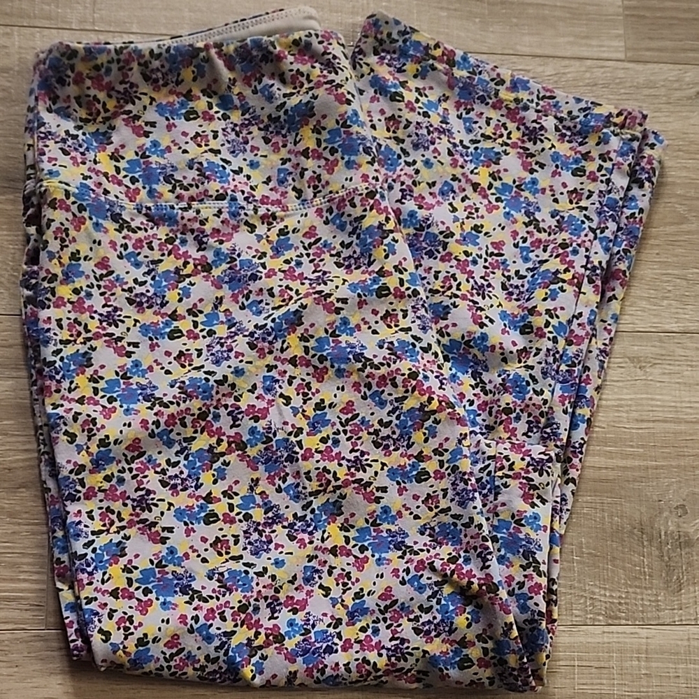 Teezher | Colorful Floral Cropped Leggings